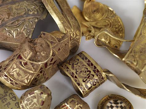  「The Staffordshire Hoard」：古代イギリスの謎めいた輝き！